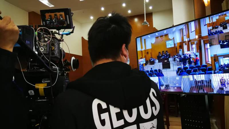 AI生成VS人工创意——云溪区广告片拍摄公司的技术浪漫主义实践